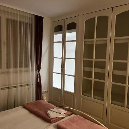 شقة Apartman Gold Maris كارلوفاتش المظهر الخارجي الصورة