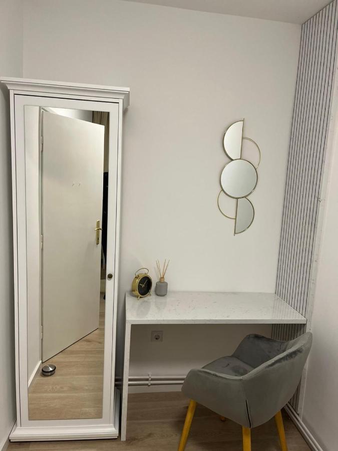 شقة Apartman Gold Maris كارلوفاتش المظهر الخارجي الصورة