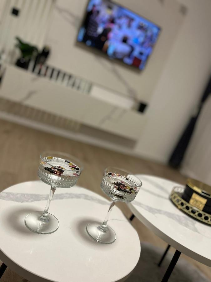 شقة Apartman Gold Maris كارلوفاتش المظهر الخارجي الصورة