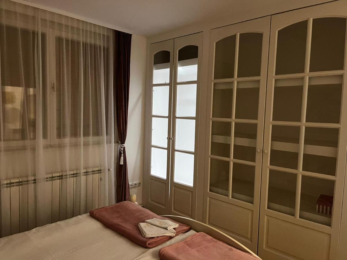شقة Apartman Gold Maris كارلوفاتش المظهر الخارجي الصورة