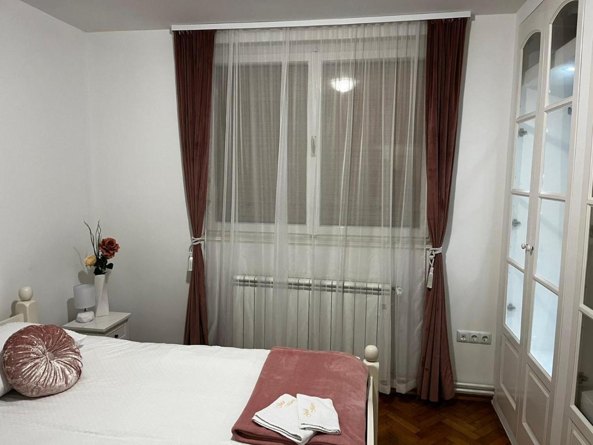 شقة Apartman Gold Maris كارلوفاتش المظهر الخارجي الصورة