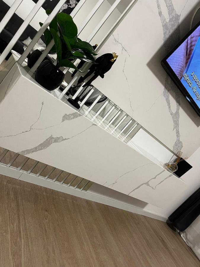 شقة Apartman Gold Maris كارلوفاتش المظهر الخارجي الصورة