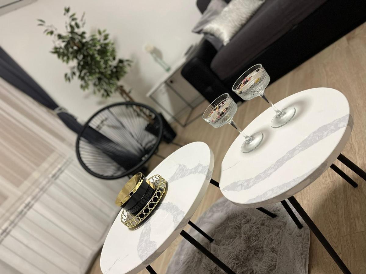 شقة Apartman Gold Maris كارلوفاتش المظهر الخارجي الصورة