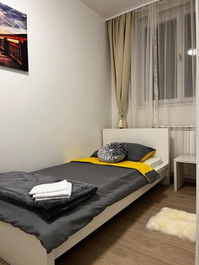شقة Apartman Gold Maris كارلوفاتش المظهر الخارجي الصورة
